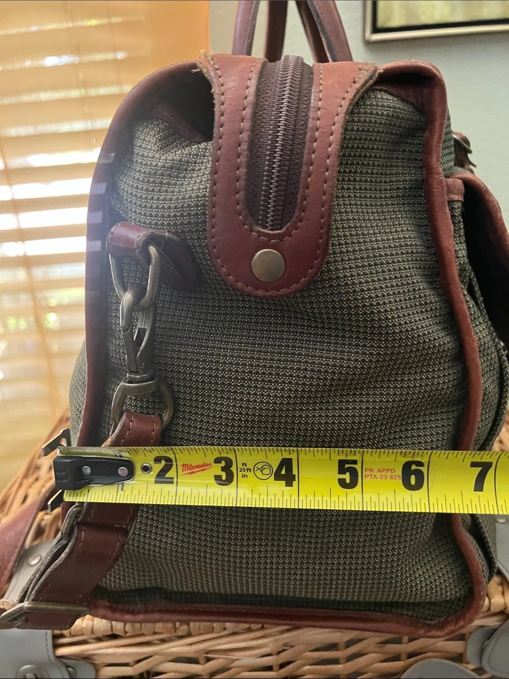 Vintage Hartmann Tweed and Leather Trim Travel Duffel Bag.Pre-owned.